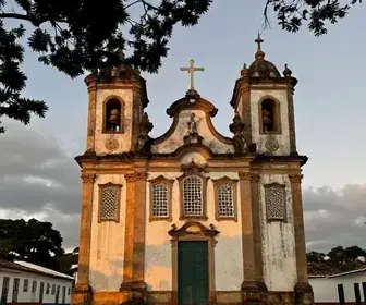 Descubra a História e a Importância da Igreja de Nossa Senhora do Rosário dos Pretos em Sabará